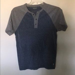 LEVI’S Raglan Henley Short Sleeve